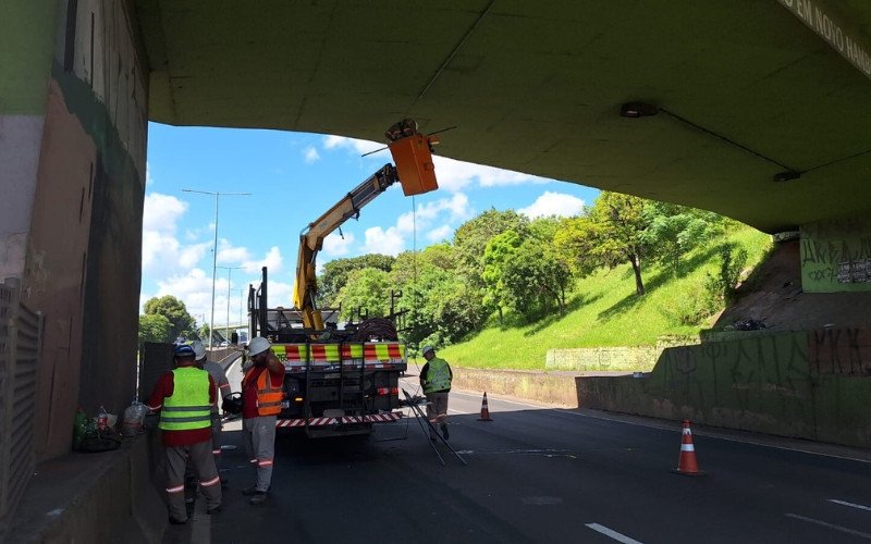 Iluminação é instalada na BR-116