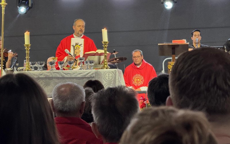 Padre Eduardo Schuster celebra missa a São Sebastião | abc+