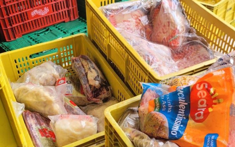 Mais de duas toneladas de alimentos impróprios ao consumo foram apreendidas durante operação
