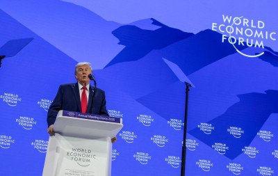 "Se houver uma guerra, muitas ações acontecerão nesse pedaço de gelo", diz Trump ao salientar compra da Groenlândia