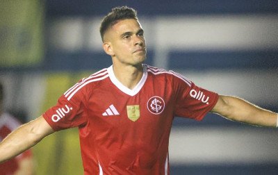 ESCALAÇÕES: Inter vai com força máxima no duelo de colorados no Beira-Rio