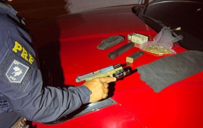 Kit rajada, pistola e munições: Arma de uso restrito foi achada em Jaguar com placas do Vale do Sinos na BR-386