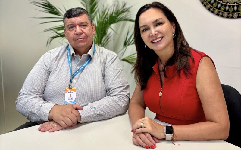 Sulino Camargo, diretor de Inovação, e a vice-prefeita de São Leopoldo, Regina Caetano