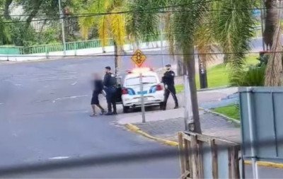Homem furta bandeja de caixa registradora e tenta esconder em barracas em Novo Hamburgo
