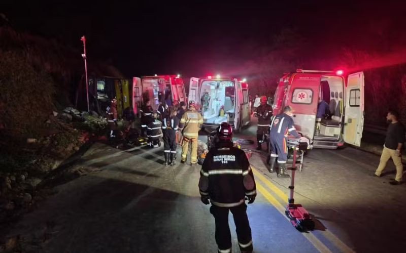 Cinco pessoas morreram em acidente com ônibus em Minas Gerais | abc+