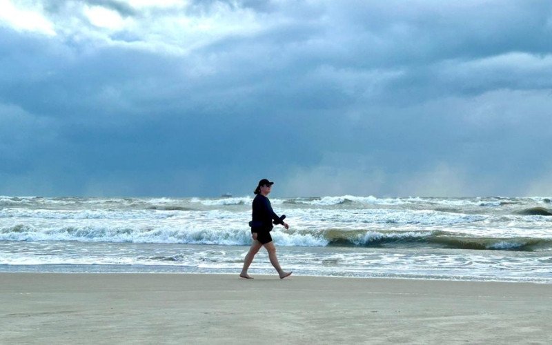 Em Imbé, céu nublado espanta veranistas