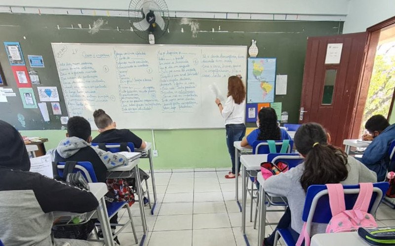 Governo federal apresentou medida que prevê aumento real do piso nacional do magistério | abc+