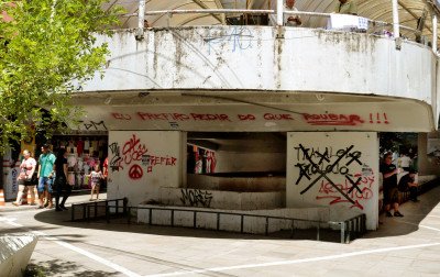 "Muito abandonado": O desabafo de quem circula pelo Calçadão de Canoas