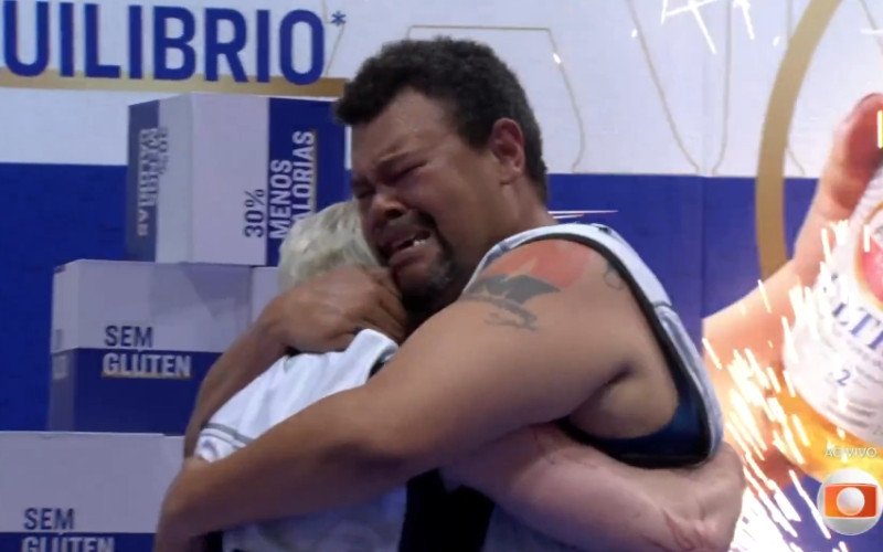 No BBB 26, Babu Santana ganhou a 2ª prova do líder e ficou emocionado, abraçando Juliano Floss que comemorou com o brother | abc+