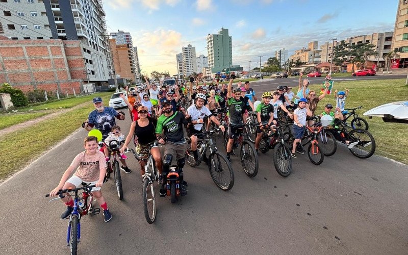 2° Sicredi Bike Night: Pôr do sol e esporte movimentam a orla de Tramandaí | abc+