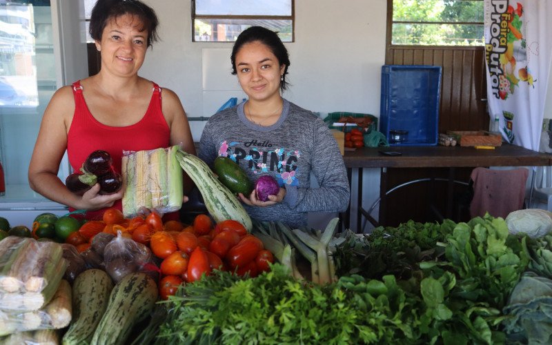 Rosângela de Oliveira e Larissa Kori da Feira do Produtor de Estância Velha | abc+