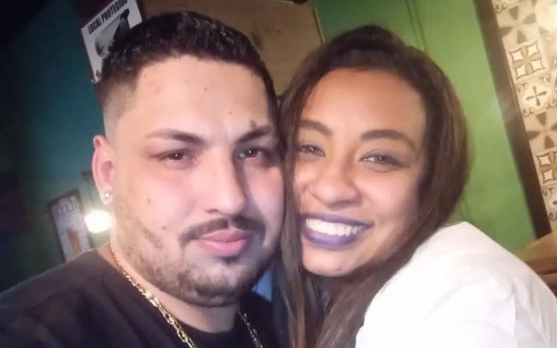 Kelvyn é acusado de assassinar Karizele na frente das filhas | abc+