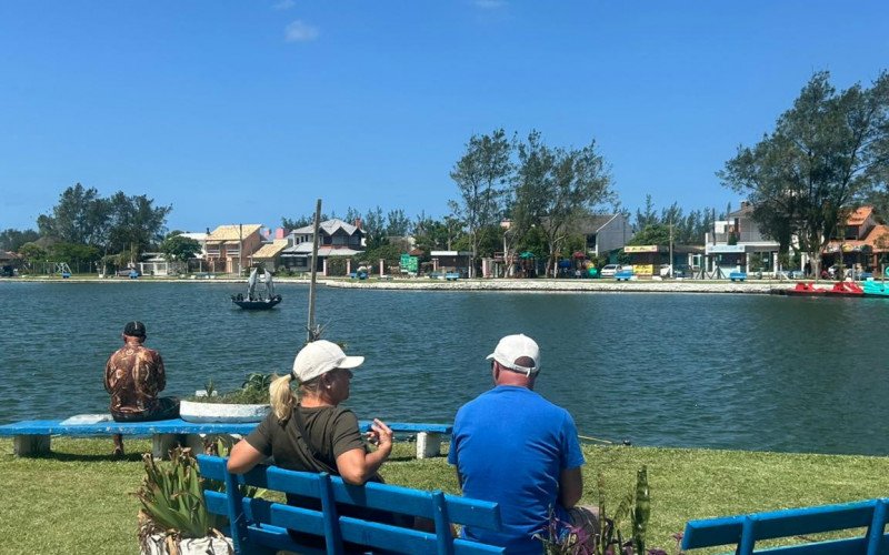 Isolado do rio após a construção da barra, o lago se transformou em um santuário ecológico e destino para pescadores e turistas | abc+