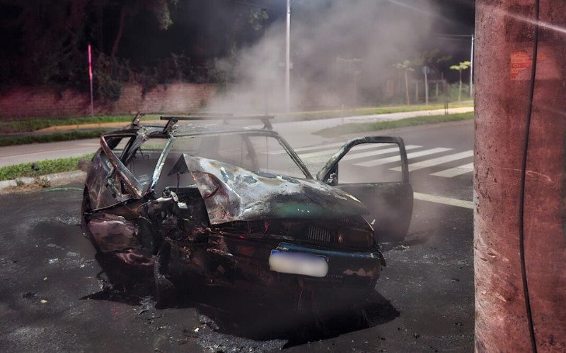 carro_incendiado_ev__1_.png | abc+