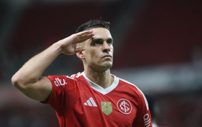 Em Gre-Nal eletrizante, Inter vira sobre o Grêmio e faz a festa no Beira-Rio