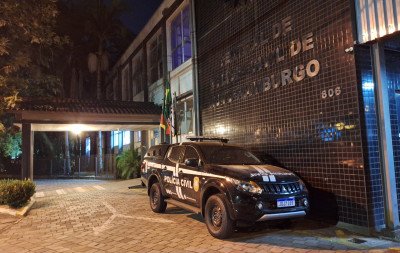 Homem que matou esposa na frente das filhas se entrega à Polícia em Novo Hamburgo; veja vídeo