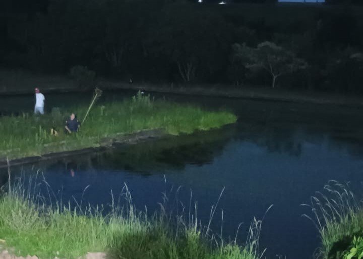 Menino de 6 anos foi encontrado morto após cair e se afogar dentro de uma piscina usada para o tratamento de resíduos