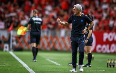 Luís Castro aponta "apagão" decisivo do Grêmio e admite falha coletiva no Gre-Nal