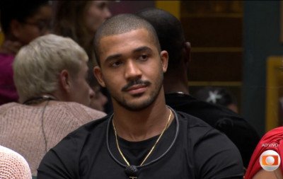 BBB 26: Após ser acusado de racismo, denunciado por homofobia e chamar de "mimimi", gaúcho está no paredão; entenda