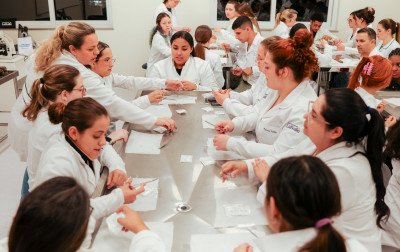 Resultado do Enem impulsiona procura por cursos da área da Saúde