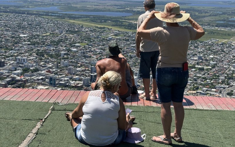 Morro da Borrússia atrai turistas em Osório | abc+