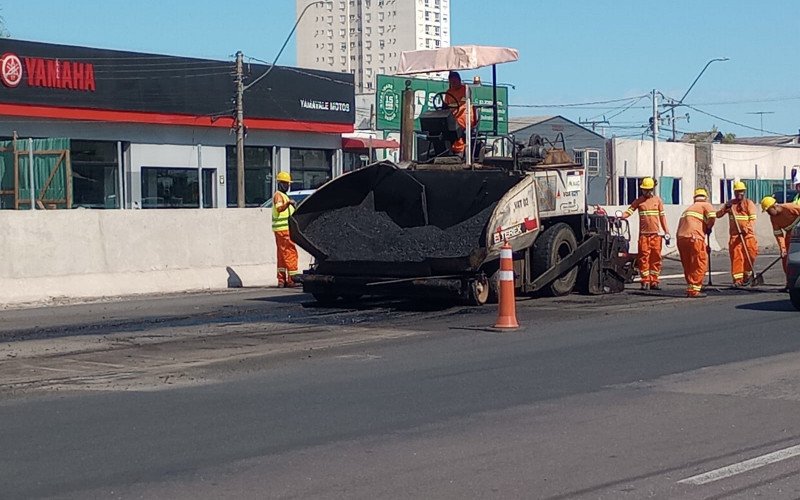 Obras no trecho leopoldense, entre as pontes do Sinos e a elevada da João Corrêa, sentido interior-capital, começaram na segunda-feira em faixas da  pista central (foto)