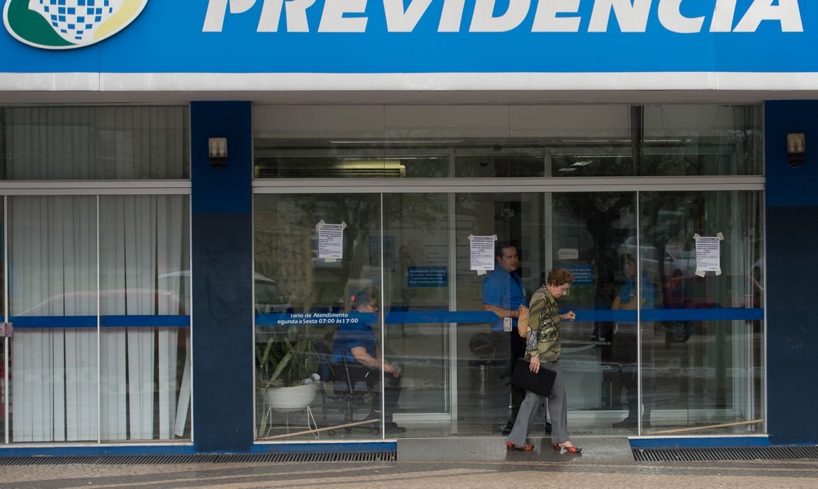 INSS: Agências fecham e até app Meu INSS para de funcionar nesta semana; entenda