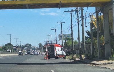 BR-116: Colisão entre carro e motocicleta deixa uma pessoa ferida