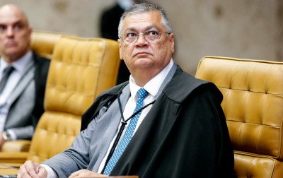 Dino abre processo no STF para investigar emendas para filme de Bolsonaro