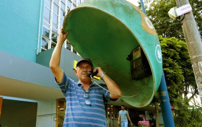 "A gente andava com as fichas no bolso": Orelhões que continuam em Canoas estão com os dias contados