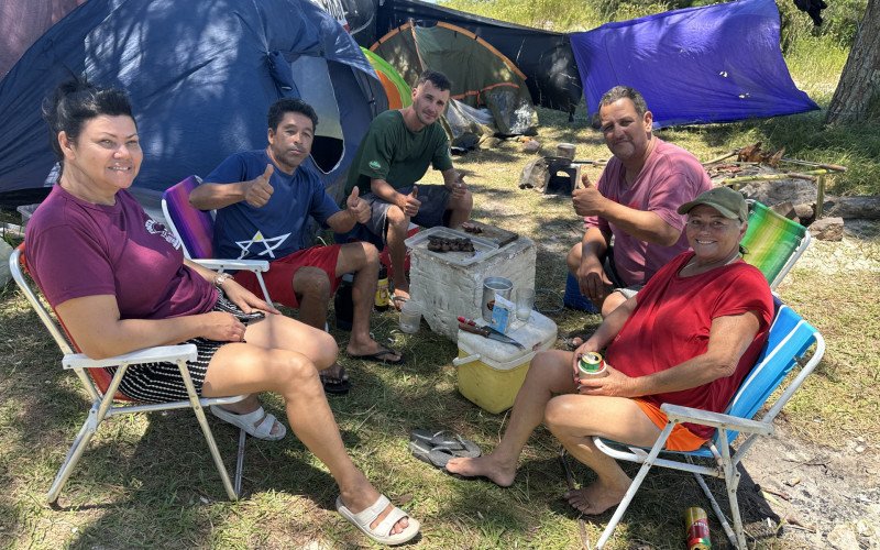 Grupo de amigos de Cidreira na Lagoa dos Barros  | abc+