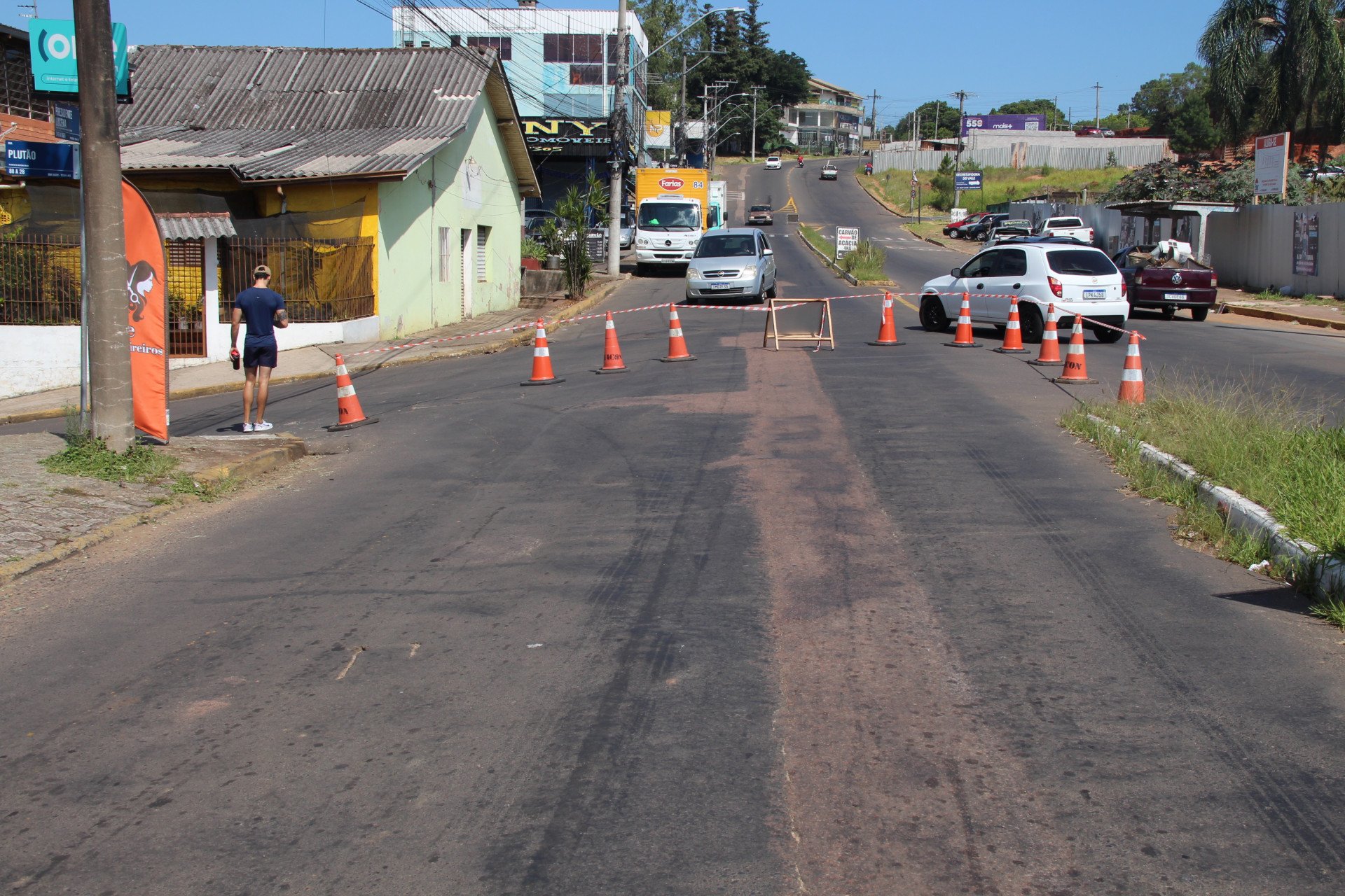 Trecho da Rua Rincão com a Estrada Presidente Lucena recebe recapeamento em Novo Hamburgo