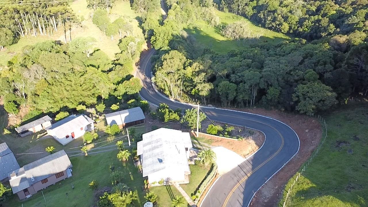 Estrada na Serra Grande tem pavimenta&ccedil;&atilde;o conclu&iacute;da e entregue