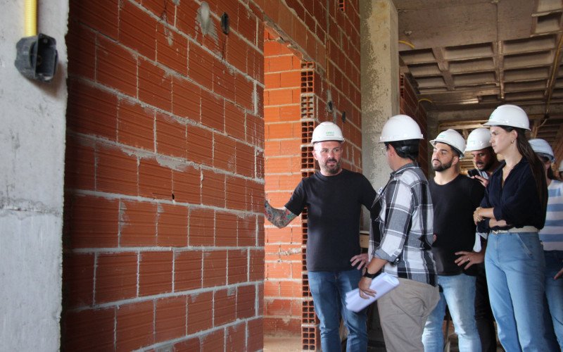 Gustavo Finck acompanha retomada das obras no Anexo II do Hospital Municipal de Novo Hamburgo | abc+