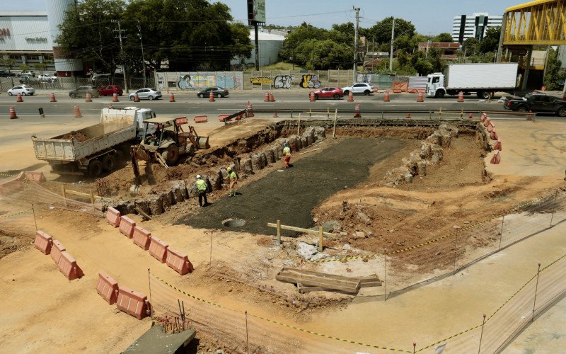  28/01/26 TUNEL DA DOMINGOS MARTINS - OBRAS ABERTURA DO BURACO