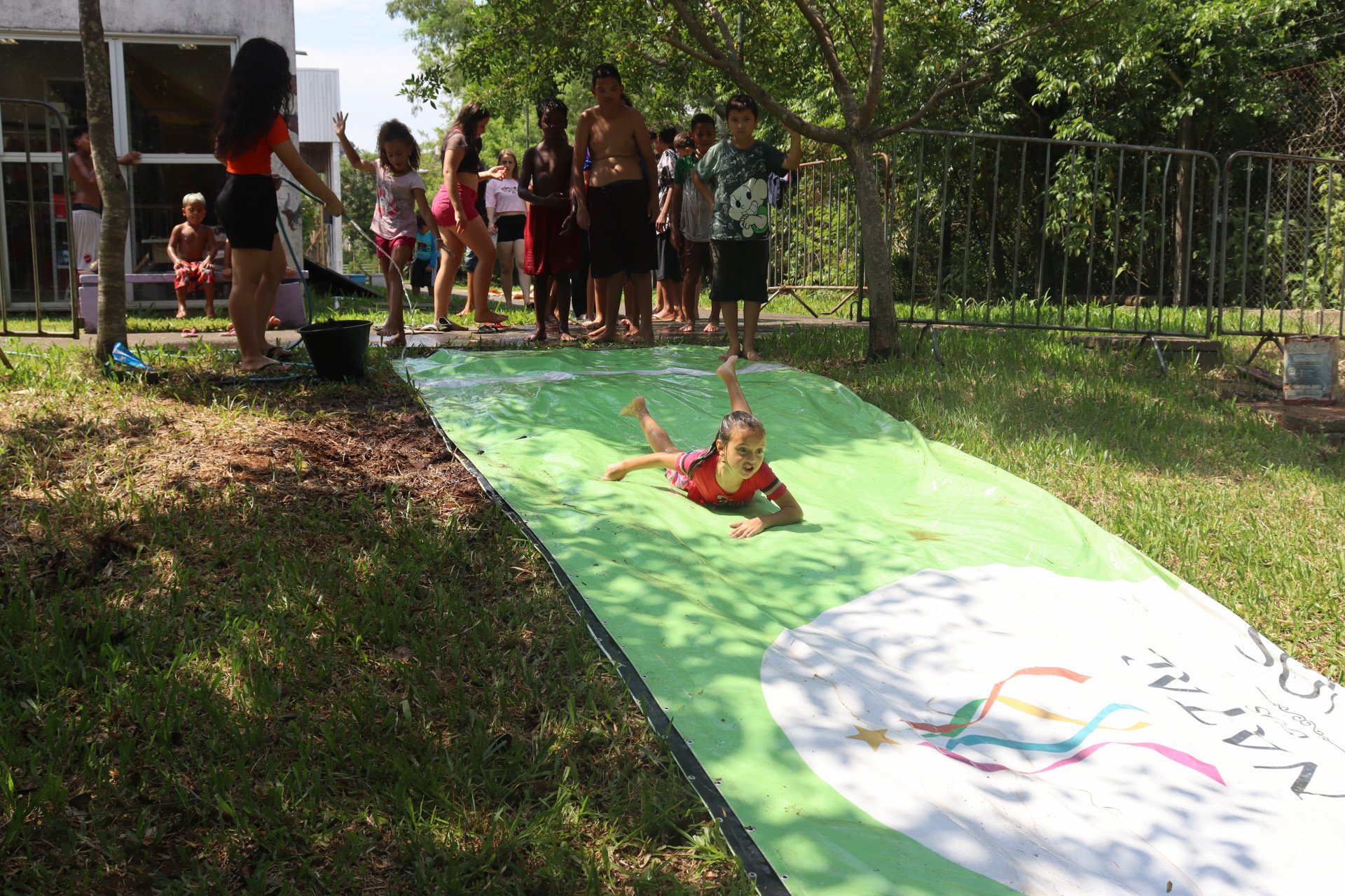 Férias e calorão: CEU das Artes promove atividades refrescantes para alunos da rede municipal