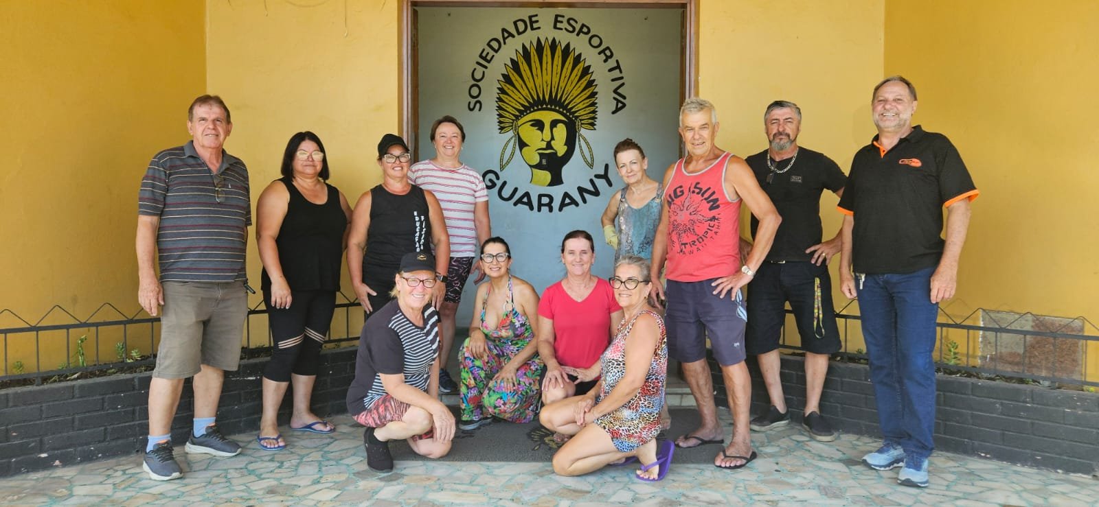 Mutirão une comunidade para dar nova vida à Sociedade Guarany
