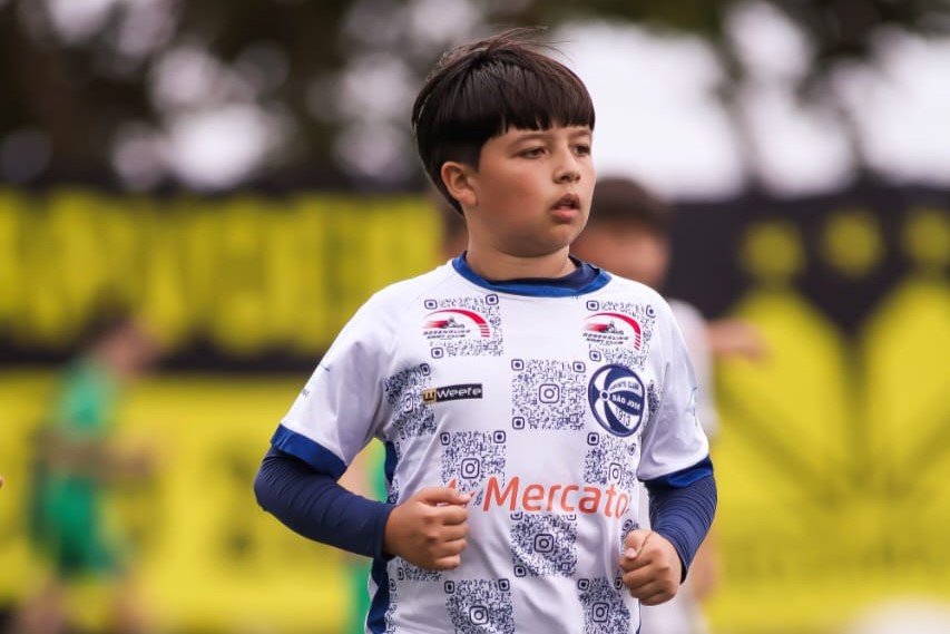 Atleta da regi&atilde;o assina contrato com a Adidas aos 10 anos