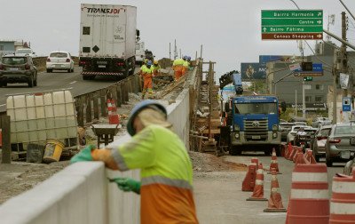 Alargamento do viaduto da Metrovel provoca alterações no trânsito à noite em Canoas; confira
