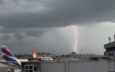 Tempo vira na região com vendaval, raios e tempestade; veja o que esperar da previsão