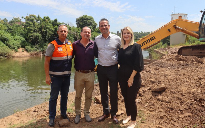 Coordenador da Defesa Civil Germano Bacedoni, vice-prefeito Mozar Hoff, prefeito João Marcos Duarte Guará e secretária de Planejamento, Meio Ambiente, Gestão de Projetos e Fomento Econômico Jenifer Senastiany. | abc+