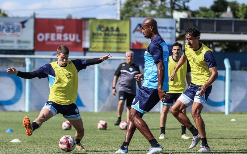 Novo Hamburgo treina para a rodada decisiva | abc+