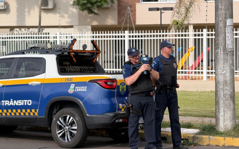 Fiscalização em frente ao Colégio Adventista ocorreu no começo da manhã desta quinta-feira (29) | abc+