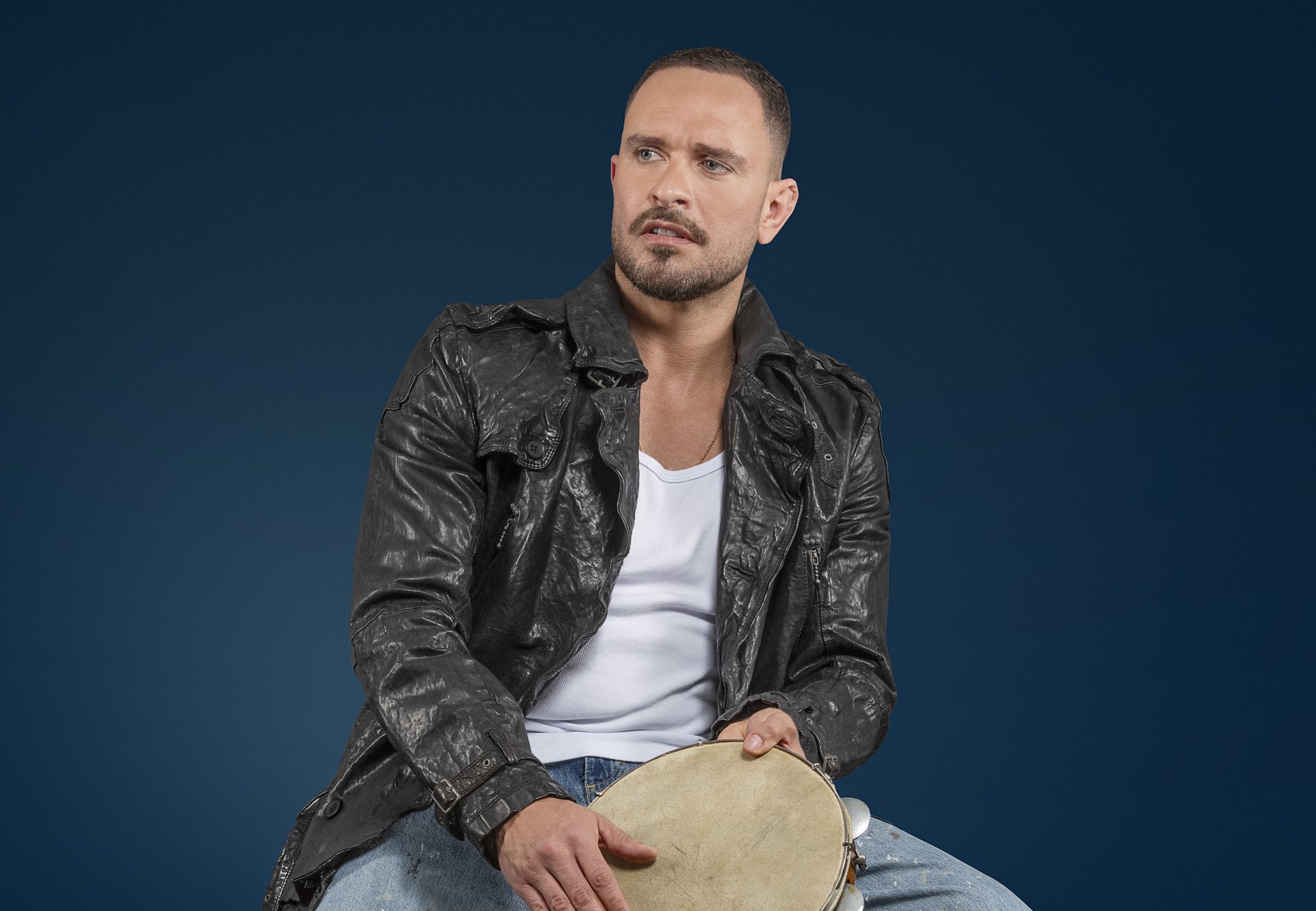 “Estou feliz em estar junto do público de Gramado”, revela Diogo Nogueira; cantor se apresentará no Gramado in Concert
