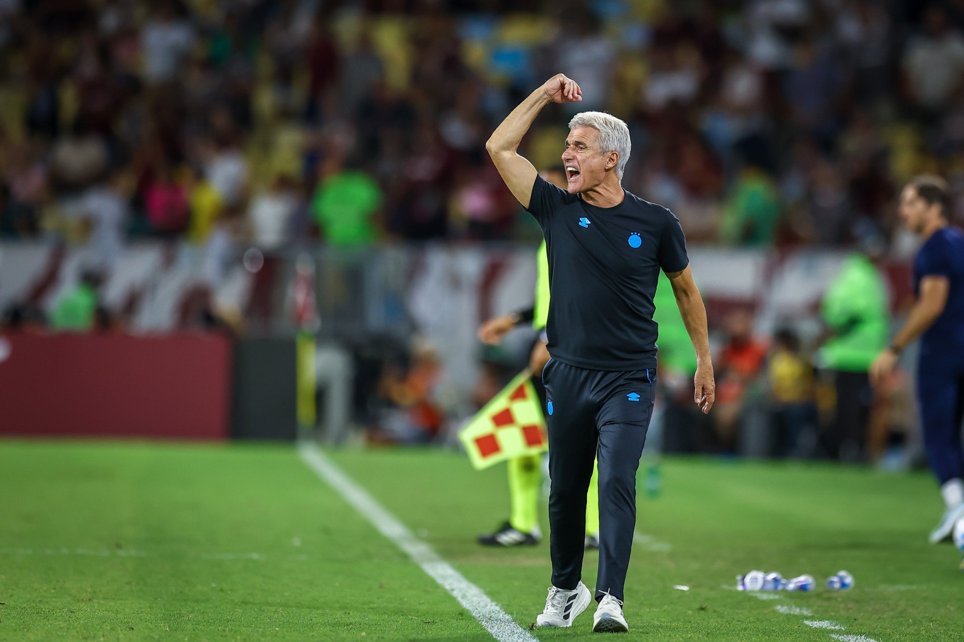 Lu&iacute;s Castro admite instabilidade do Gr&ecirc;mio ap&oacute;s derrota para o Fluminense no Maracan&atilde;