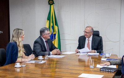 TARIFAÇO: Cobrança dos EUA agrava "invasão asiática" no setor calçadista; confira propostas da Abicalçados