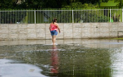 Chuva transforma ruas do Niterói em rios: Moradores desabafam sobre alagamentos crônicos