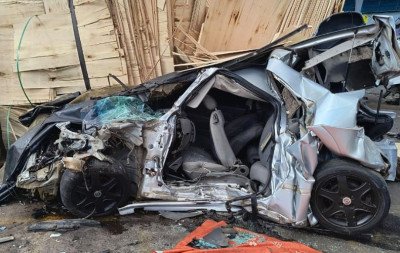 Acidente com sete carros e dois caminhões deixa ao menos dez feridos em avenida de SC