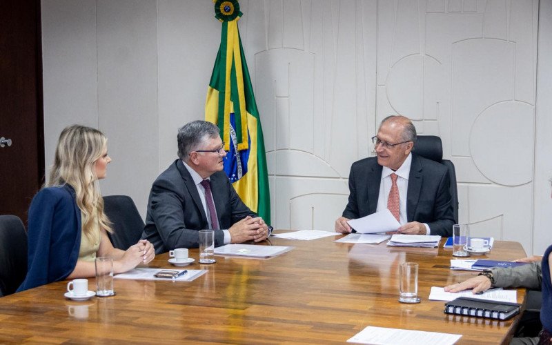 Priscila e Ferreira com Geraldo Alckmin | abc+