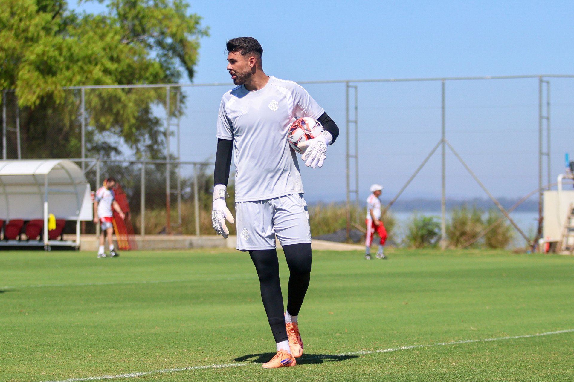 Goleiro Ivan rescinde com o Inter e acerta com o Remo